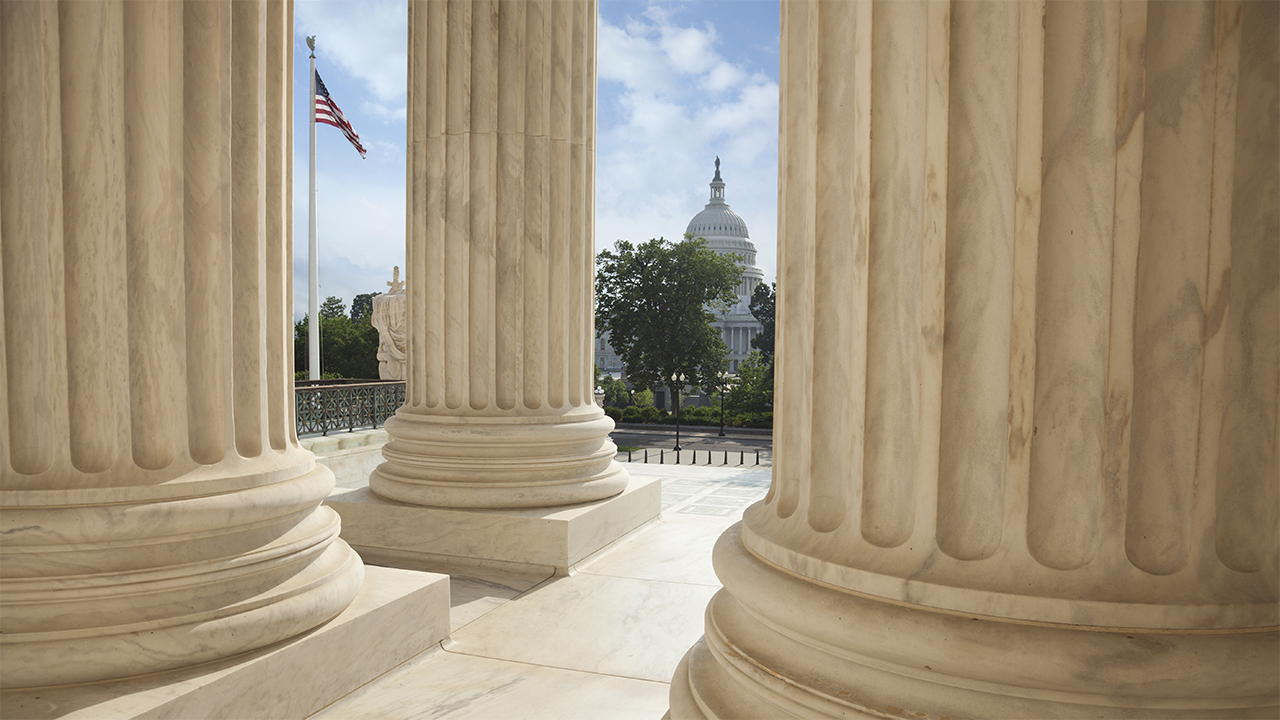 Bernie Sanders AI Bill Aims to Freeze AI Data Center Construction