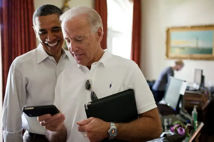 Joe-Biden-Barack-Obama-Phone