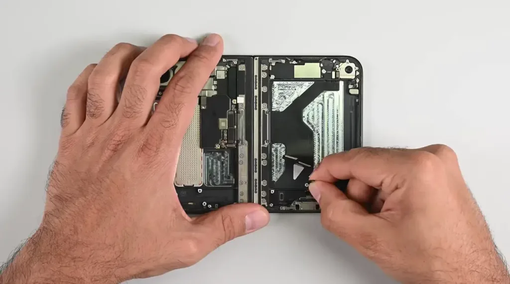 iFixit Gives iPhone Duo Highest Foldable Repairability Rating to Date